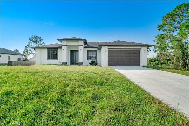 view of front of home featuring a front lawn and a garage