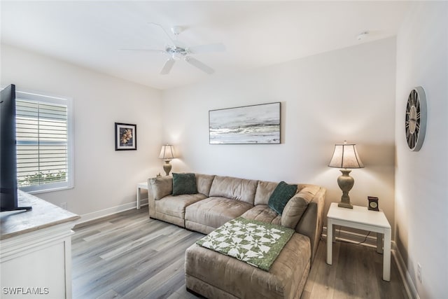 living room featuring light hardwood / wood-style floors and ceiling fan