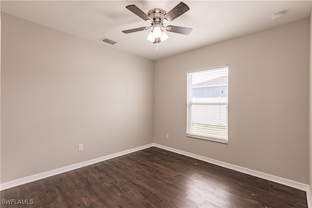 spare room with dark wood-type flooring and ceiling fan