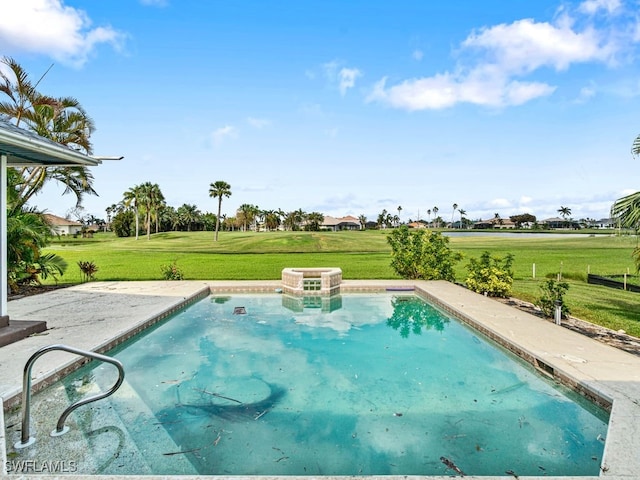 view of swimming pool with a yard