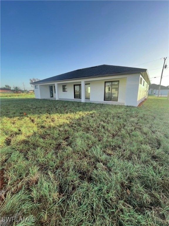 view of front of home with a front yard