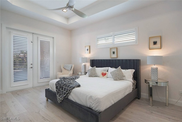 bedroom with access to outside, light hardwood / wood-style floors, and ceiling fan