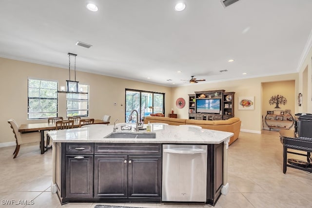 kitchen with sink, a kitchen island with sink, and decorative light fixtures