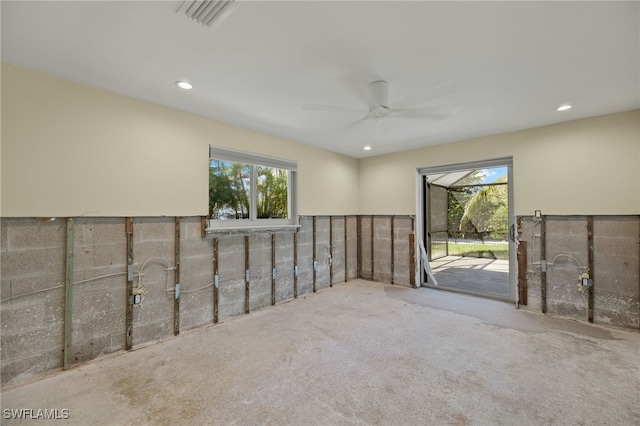 empty room with ceiling fan