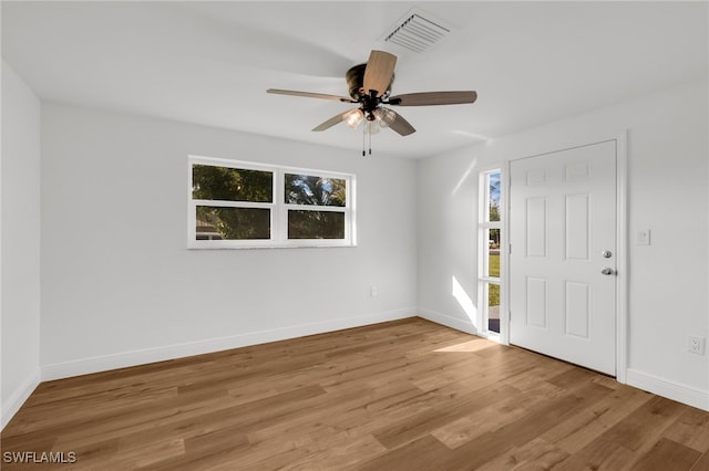 foyer featuring light hardwood / wood-style floors and ceiling fan