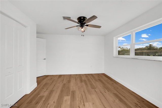 unfurnished room featuring light hardwood / wood-style flooring and ceiling fan