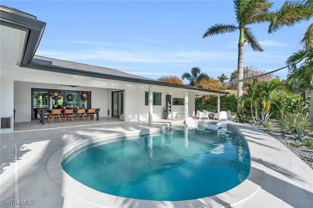 view of swimming pool featuring a patio