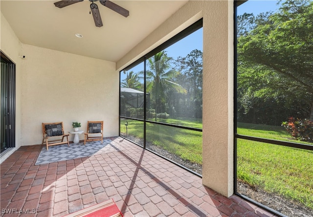 sunroom with ceiling fan