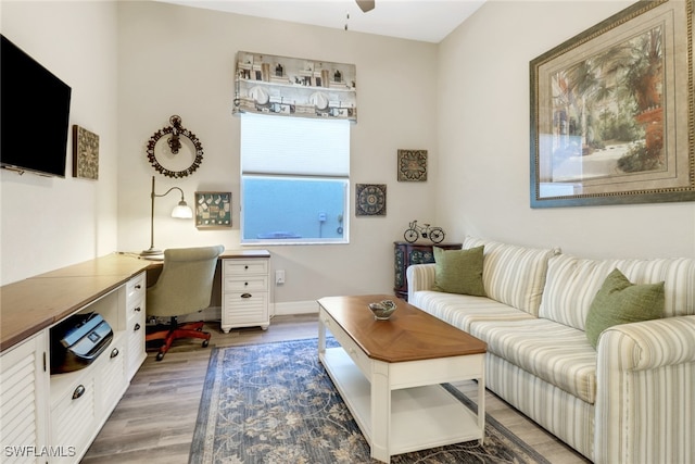 living room with dark wood-type flooring and ceiling fan