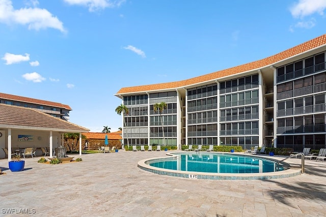 222 Harbour Dr Unit 314, Naples, FL 34103 - view of pool