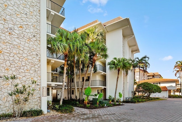 222 Harbour Dr Unit 314, Naples, FL 34103 - view of property with driveway