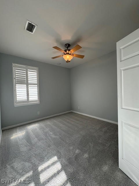 carpeted empty room featuring ceiling fan