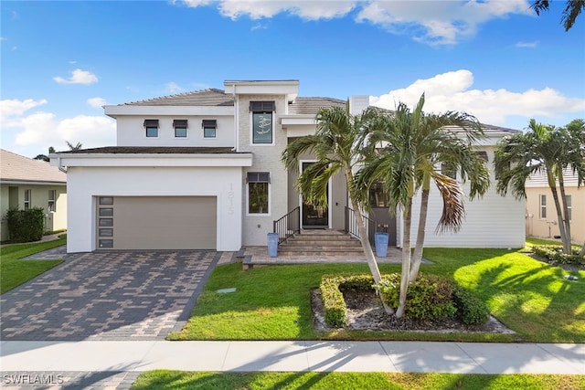 view of front of home featuring a front lawn and a garage