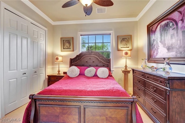 bedroom featuring ornamental molding, a closet, and ceiling fan