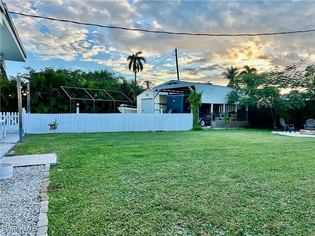 view of yard at dusk