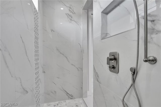 bathroom featuring tiled shower