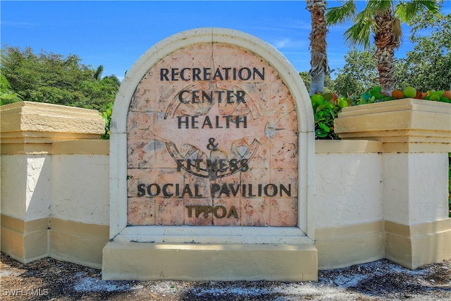 view of community / neighborhood sign