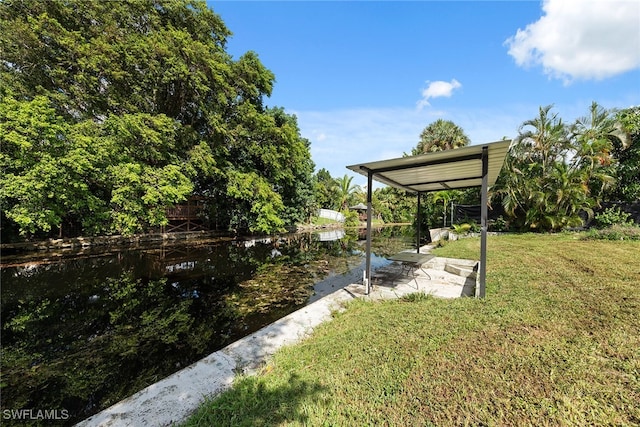 view of yard with a water view