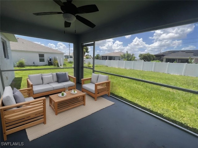 sunroom with ceiling fan