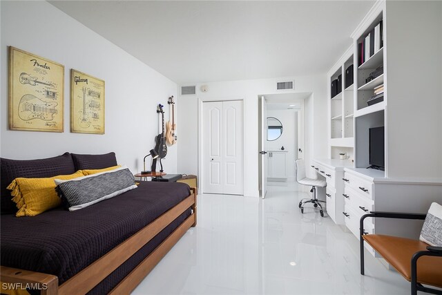 bedroom featuring a closet