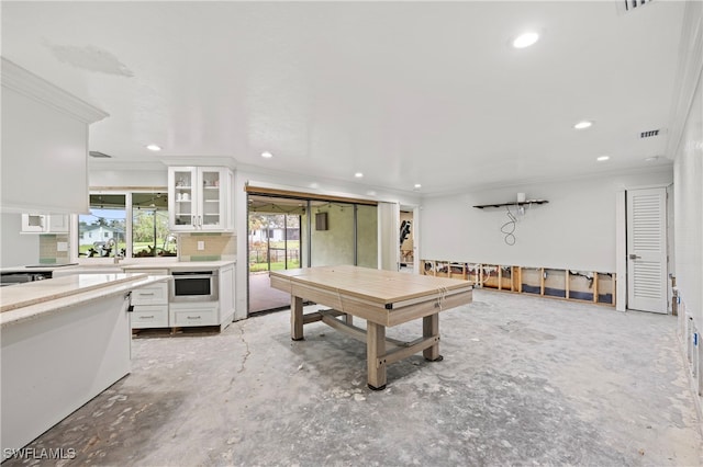 recreation room featuring crown molding