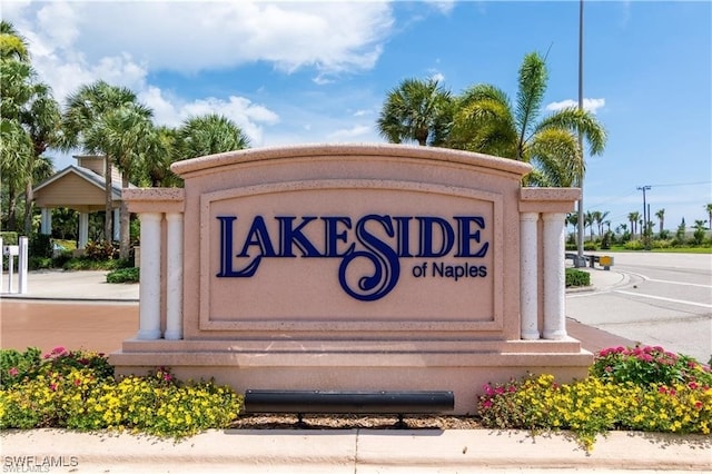 view of community / neighborhood sign