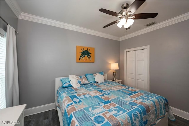 bedroom with ceiling fan, dark hardwood / wood-style flooring, ornamental molding, and a closet