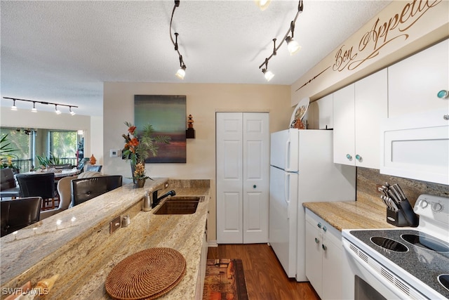 kitchen featuring white cabinets, a textured ceiling, dark wood-type flooring, sink, and white appliances