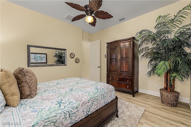 bedroom featuring light hardwood / wood-style floors and ceiling fan