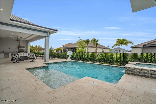 view of pool with an in ground hot tub, a patio area, and ceiling fan