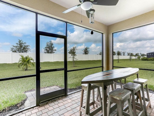 sunroom with ceiling fan