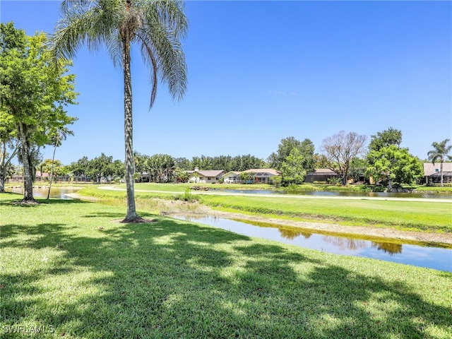 view of yard featuring a water view