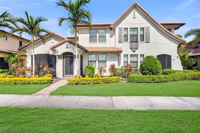 view of front facade featuring a front lawn