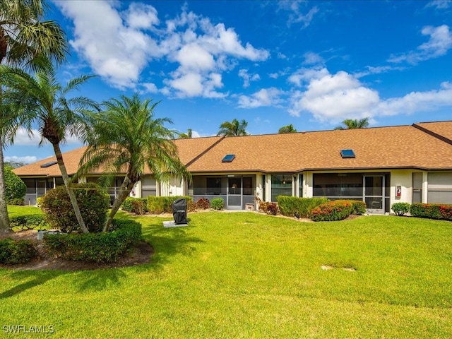 ranch-style house featuring a front yard