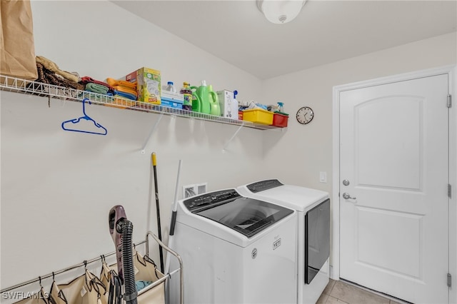 laundry room with light tile patterned flooring and washing machine and clothes dryer