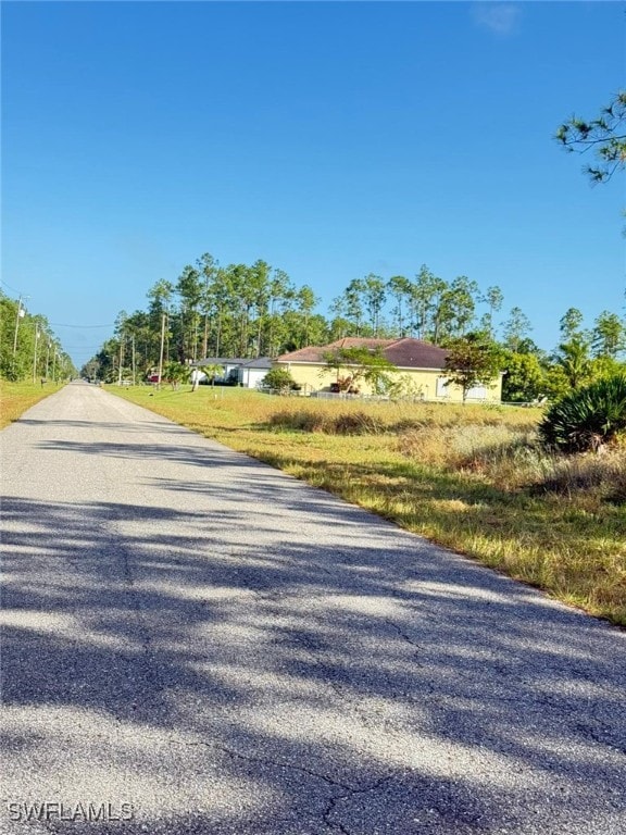 Listing photo 2 for 804 Wellington Ave, Lehigh Acres FL 33972