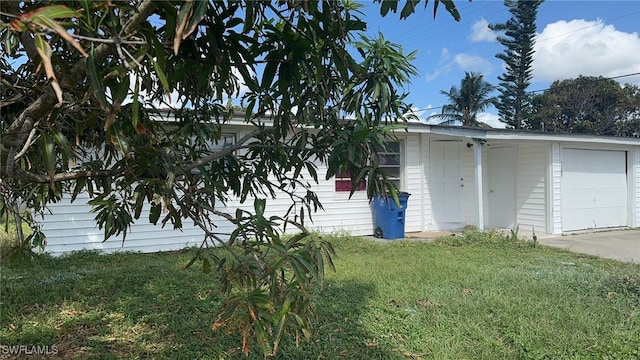 exterior space featuring a lawn