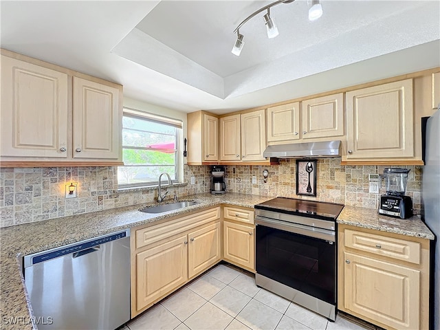 kitchen with sink, light tile patterned floors, light brown cabinetry, tasteful backsplash, and stainless steel appliances