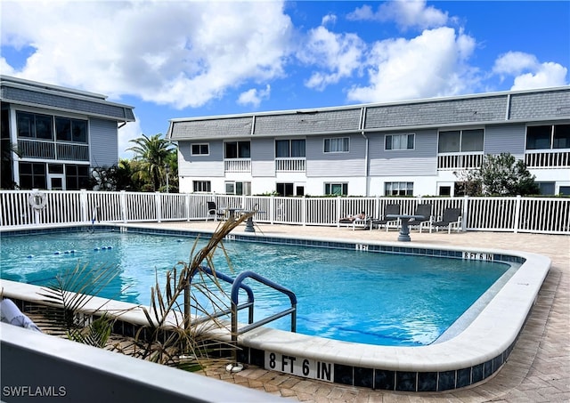 view of swimming pool