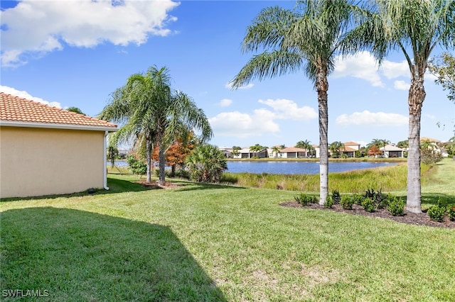 view of yard featuring a water view