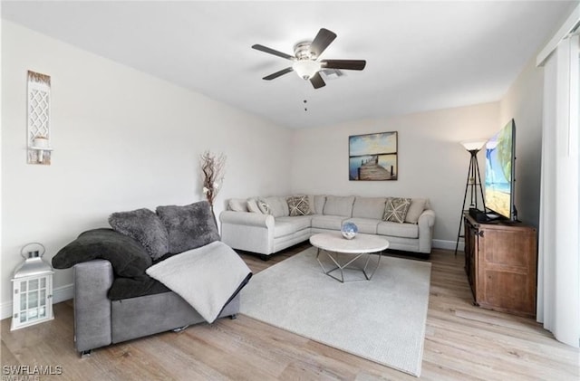 living room featuring light hardwood / wood-style floors and ceiling fan