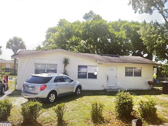 view of front of house with a front lawn