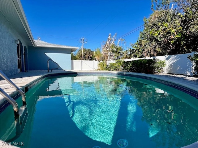 view of swimming pool