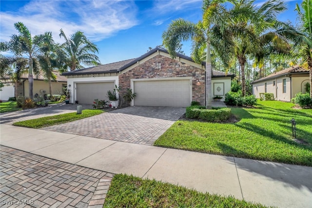 view of front of house featuring a front lawn and a garage