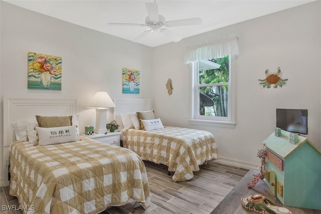 bedroom with ceiling fan