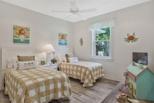 bedroom featuring ceiling fan