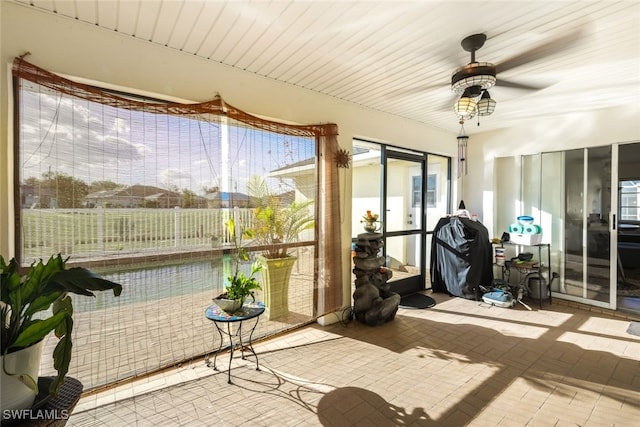 sunroom / solarium with ceiling fan