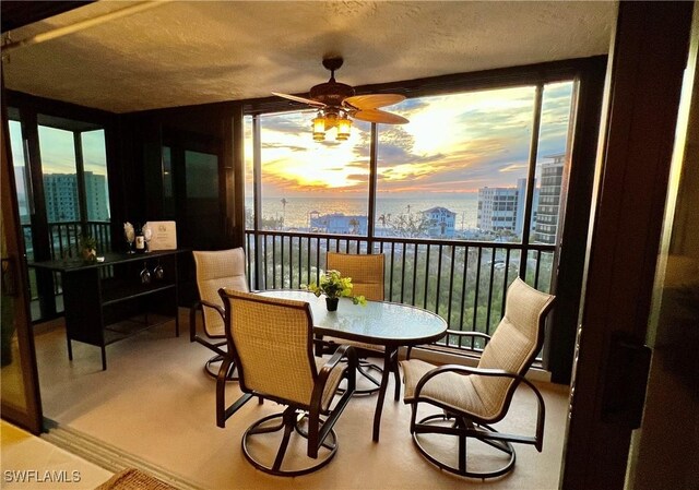 sunroom with ceiling fan