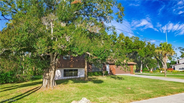 view of front of property with a front yard