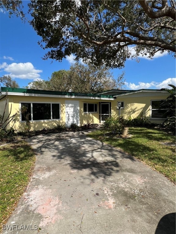 view of front of property